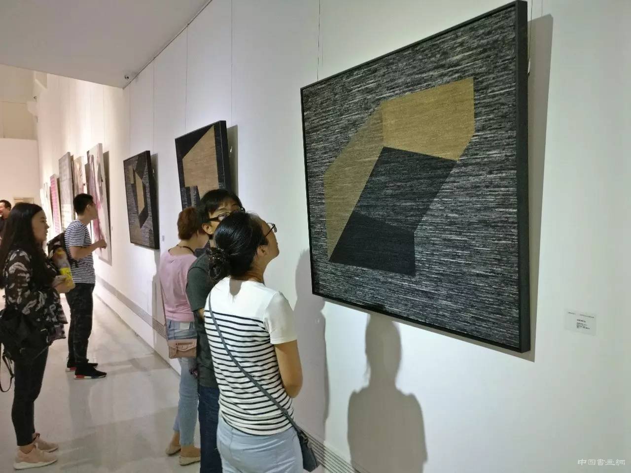 “以抽象的名义——获奖青年艺术家作品展”于北京悦•美术馆开幕