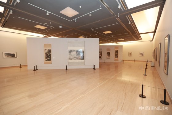 伍霖生艺术展在中国美术馆展出