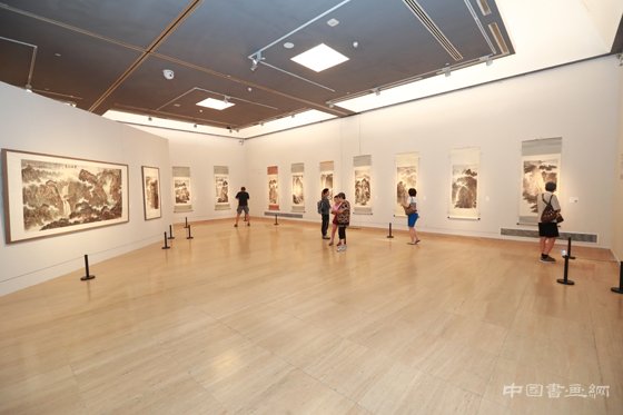 伍霖生艺术展在中国美术馆展出