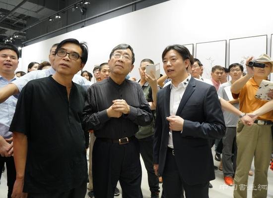 “执管风韵”管峻书画展于德基美术馆开馆日亮相