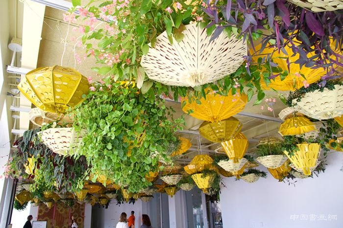 几何室内悬挂式花园点亮芝加哥当代艺术博物馆