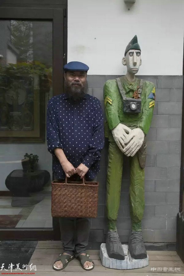 李津:世俗生活中的自我观照