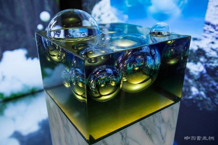 现实中的梦境：一场灯具装置艺术展
