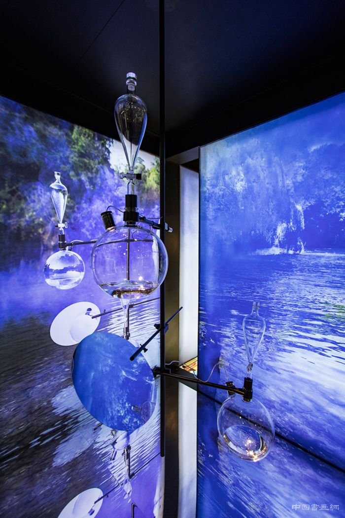 现实中的梦境：一场灯具装置艺术展