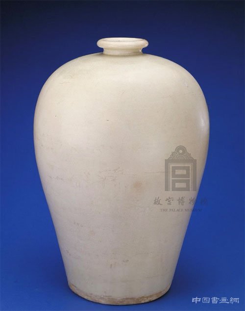 “丰肩细腰”赏梅甁