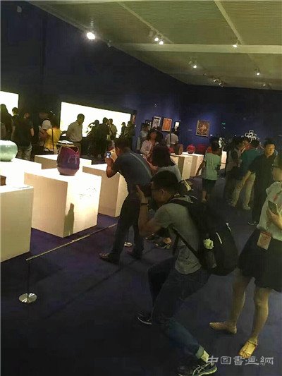 大师名作成潜力股 刘红生《万山红遍》80万成交