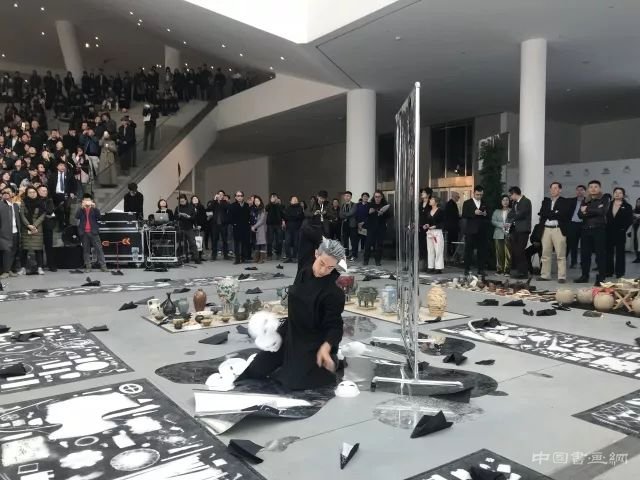 邱志杰：追忆者的共同体