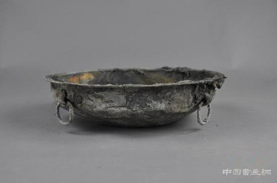 四川发现春秋墓葬群 出土600余件保存完整的青铜器