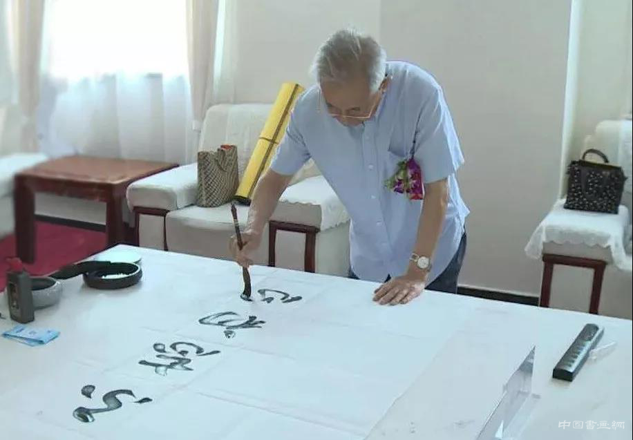 时光无言，信仰有声；壮士未老，宝刀犹锋