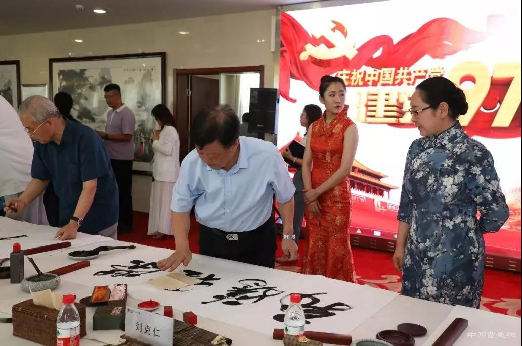 时光无言，信仰有声；壮士未老，宝刀犹锋