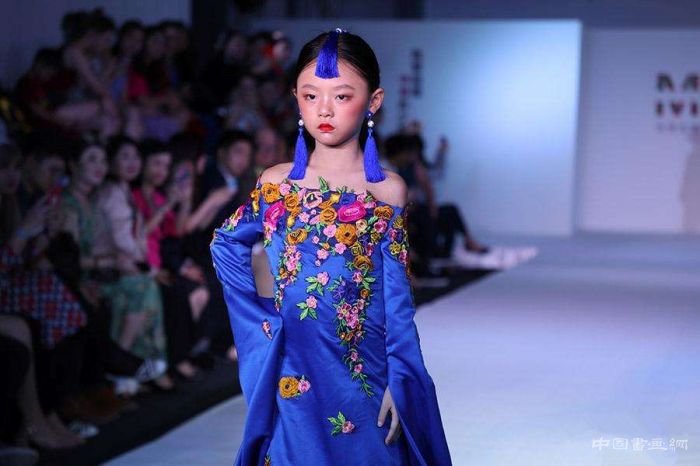 中泰青少年民族服装展示活动于曼谷举行