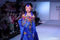中泰青少年民族服装展示活动于曼谷举行
