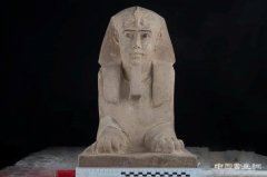 埃及考古队在康翁波神庙发现狮身人面像砂岩雕像