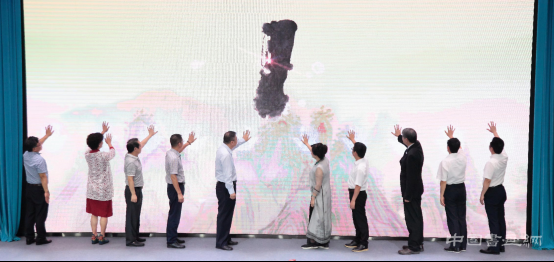 白云双甲故乡情——黄君璧黄湘詅父女联展昨日佛山开幕