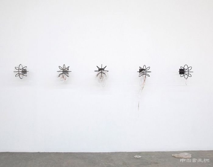John Margaritis在迈阿密艺术周的“破碎时间”展