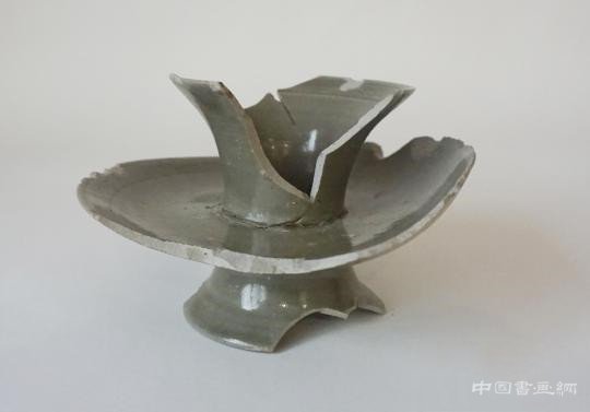 浙江宁波出土大批越窑青瓷和窑具