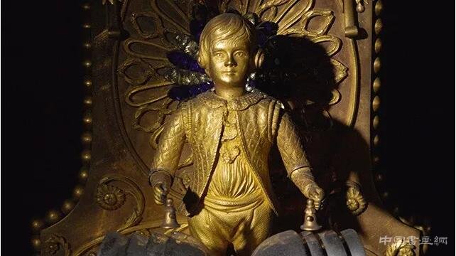 乾隆年间制音乐活动人偶座钟上拍苏富比