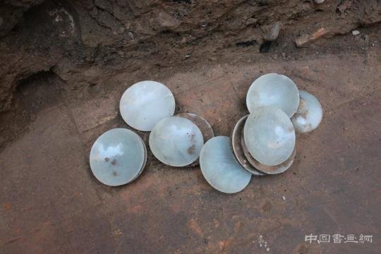 吉尔吉斯斯坦一座千年古墓发现诸多中国元素