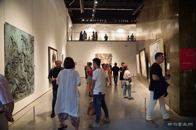 第十三届全国美展综合材料绘画作品展在宁波开幕
