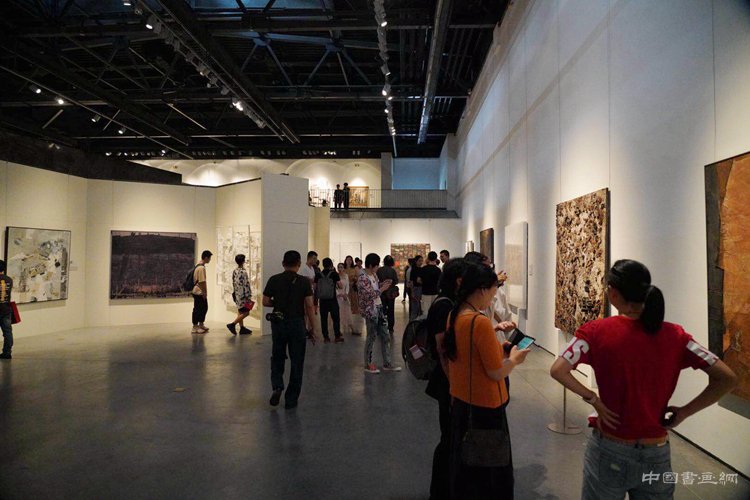 第十三届全国美展综合材料绘画作品展在宁波开幕