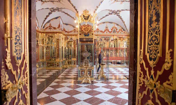 德累绿穹珍宝馆被盗 价值高达十亿欧元