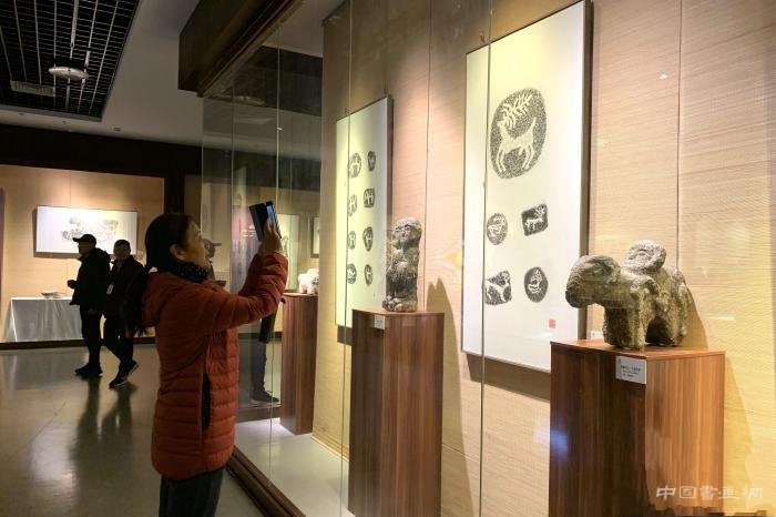 宁夏博物馆举办“岩画与居延汉简艺术展”