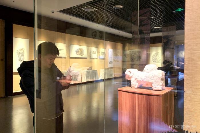 宁夏博物馆举办“岩画与居延汉简艺术展”