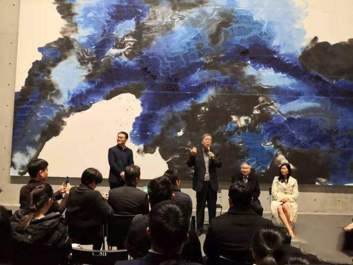 中国艺术家以抽象水墨画演绎西方交响乐和宇宙大观