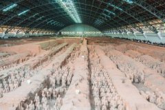 <b>秦始皇帝陵兵马俑一号坑新发掘陶俑220余件</b>