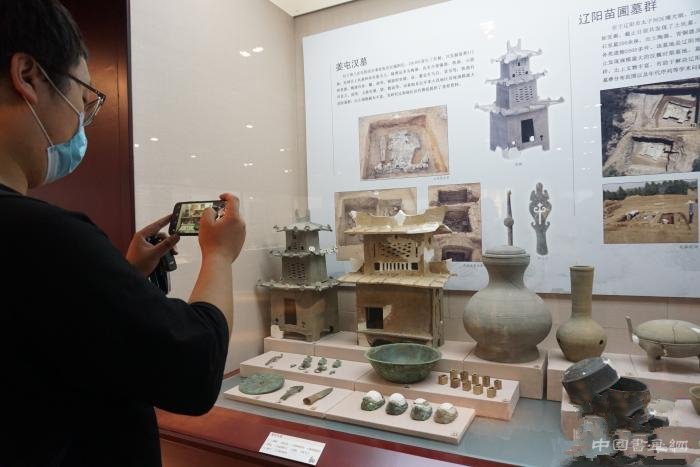 辽宁重要考古发现标本展出 牛河梁遗址出土文物受瞩目