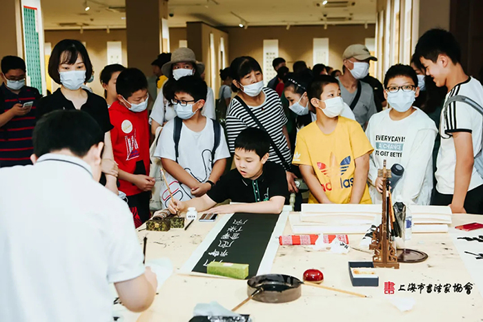 第28届上海市青少年书法篆刻展开幕