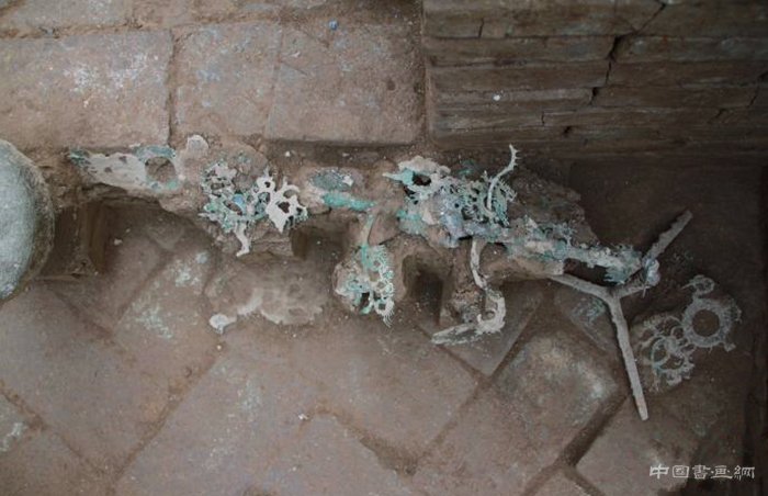 东汉时期青铜“摇钱树”被成功修复
