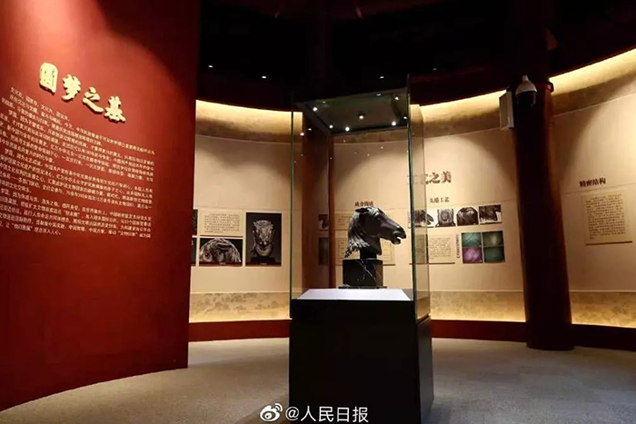  海外漂泊160年马首铜像回归圆明园于正觉寺展出