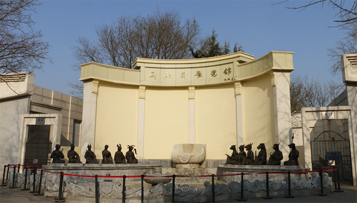  海外漂泊160年马首铜像回归圆明园于正觉寺展出