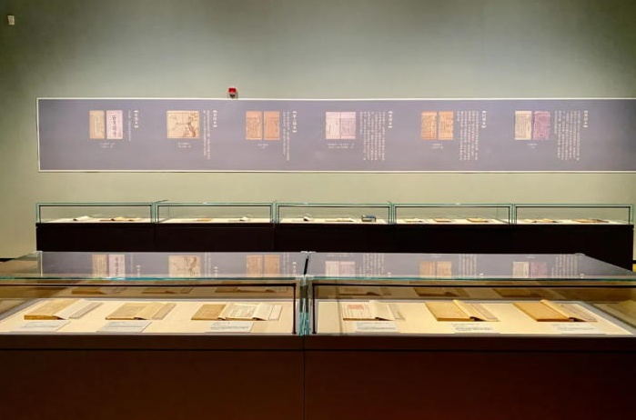 册府千华：中国与亚洲——浙江大学藏中外善本珍本图书展开幕