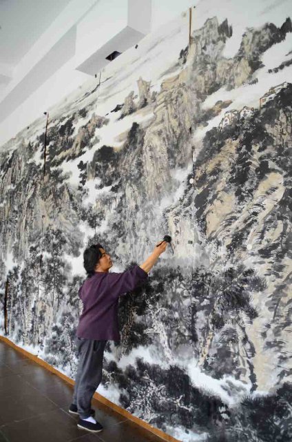 绿野生辉：买鸿钧艺术展