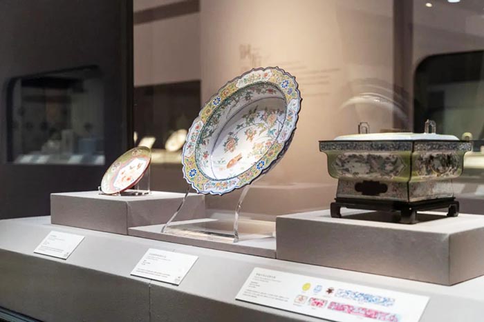  洋瓷与华彩:香港中文大学文物馆藏广珐琅特展 见证不同文明间的交往与对话