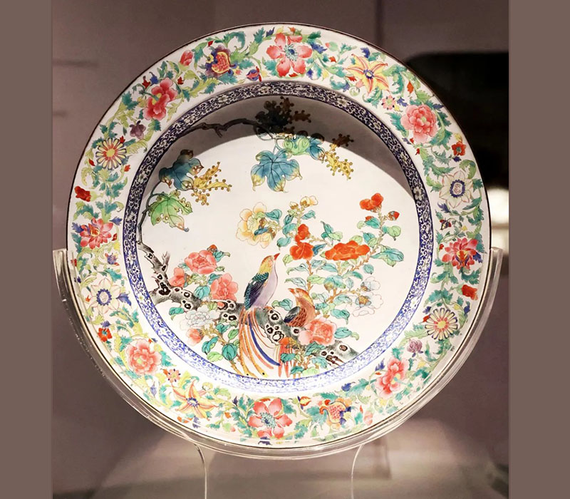  洋瓷与华彩:香港中文大学文物馆藏广珐琅特展 见证不同文明间的交往与对话