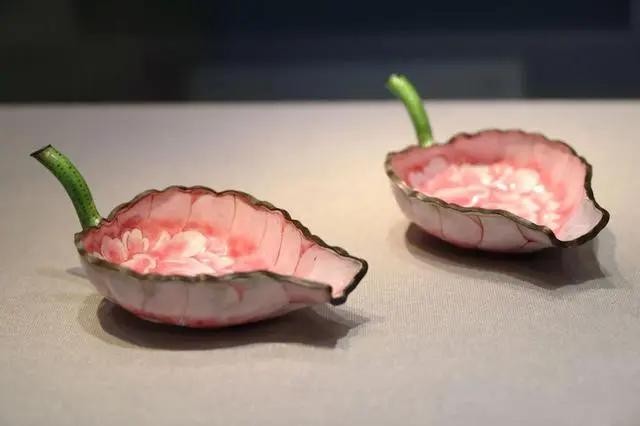  洋瓷与华彩:香港中文大学文物馆藏广珐琅特展 见证不同文明间的交往与对话