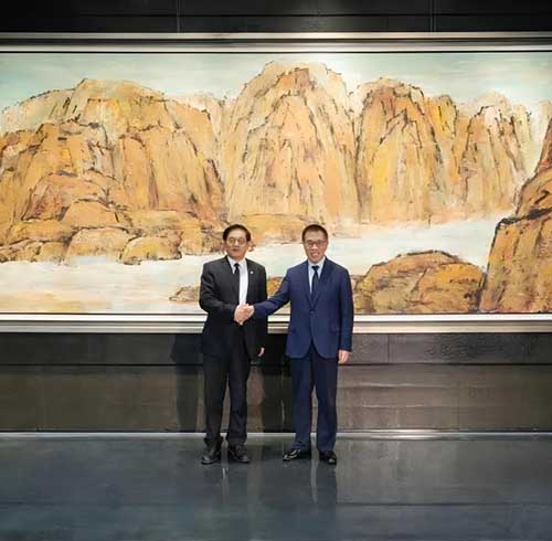 <b>徐里向国家大剧院艺术中心捐赠巨幅油画</b>