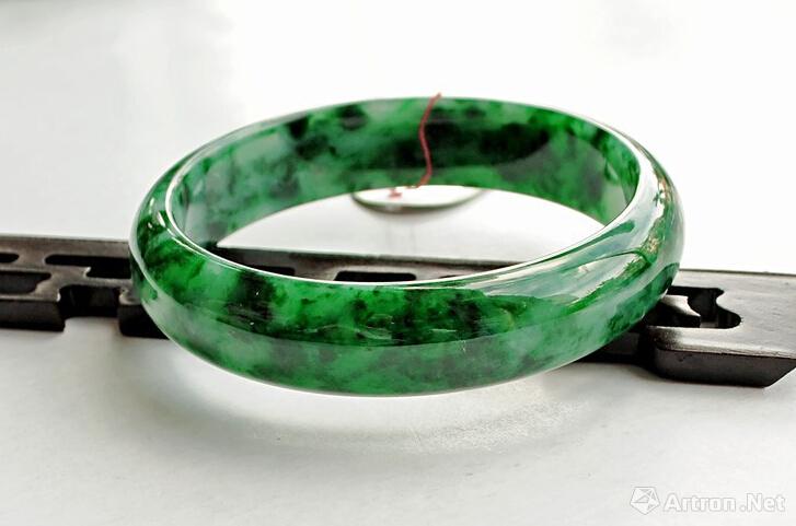 央视揭秘:翡翠市场价位高?有价无市冷清多