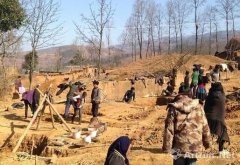 南红玛瑙价格步步涨 村民盗挖深坑处处见